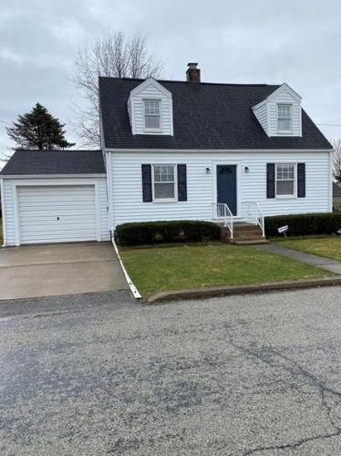 205 2nd Ave, Latrobe, PA 15650-1206