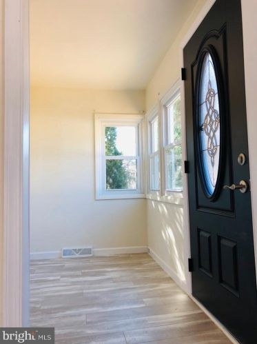 402 Division St, Riverton, NJ 08077-2146