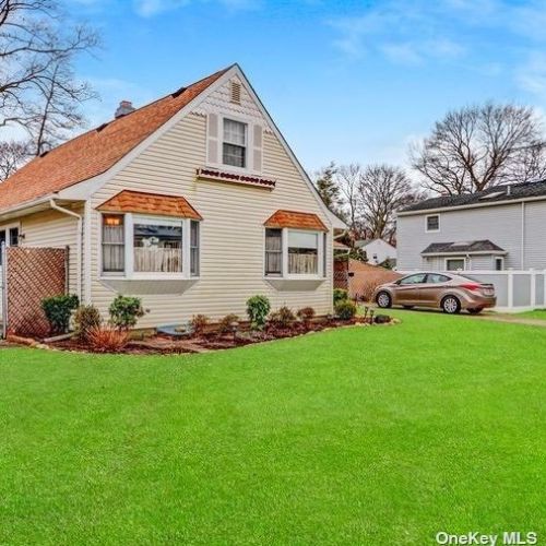 64 Birch St, Lake Grove NY  11755-2743 exterior