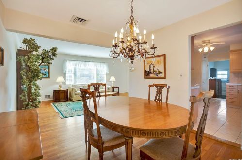 5 Enfield Ln, San Remo NY  11754-4028 exterior