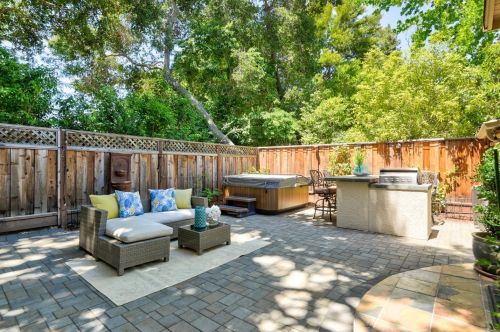 2110 Hanover St, Palo Alto CA  94306-1244 exterior