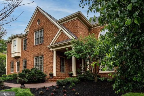 8085 Crooked Oaks Ct, Gainesville, VA 20155-2814