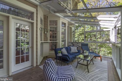 11410 Hollow Timber Ct, Herndon VA  20194-1980 exterior