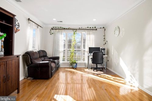 301 Belford Dr, Princeton NJ  08540-9000 exterior