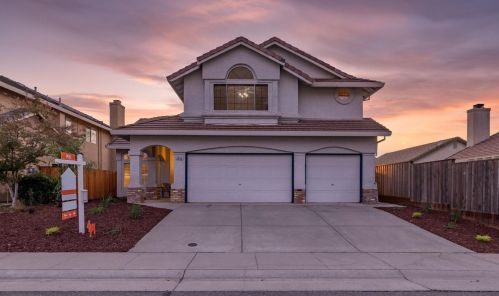 8686 White Peacock Way, Elk Grove CA  95624-3701 exterior