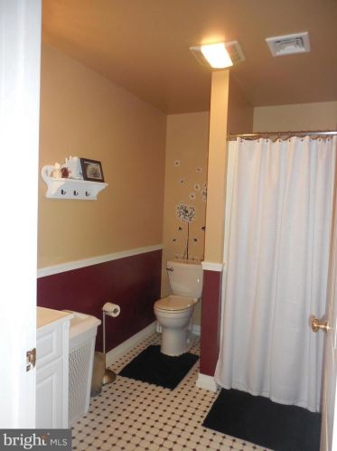 1114 Hunters Chase Ln, Lebanon PA  17046-1575 exterior