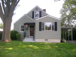 828 Kenworth Rd, Columbus, OH 43224-3206