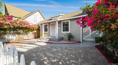 418 10th St, Long Beach, CA 90813-4424