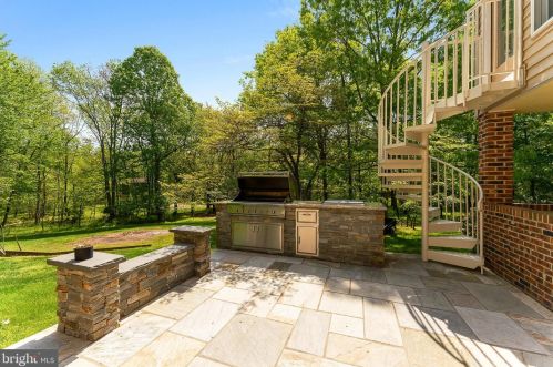 10085 Fox Hound Dr, Nokesville VA  20181-1431 exterior