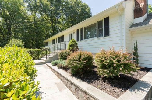 10 Mccollough Ter, New Hamburg, NY 12590-5905