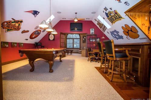 2 Deepwood Dr, Norwich CT  06360-1608 exterior