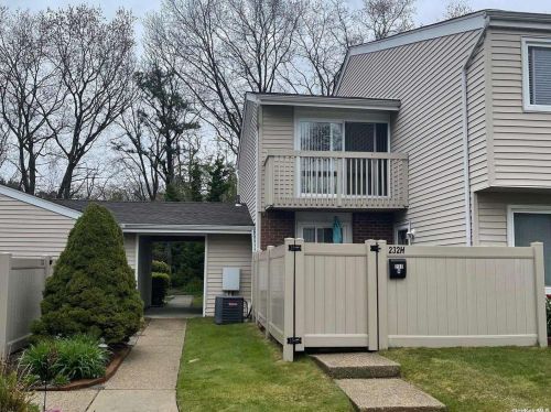 232 Springmeadow Dr, Holbrook, NY 11741-4137