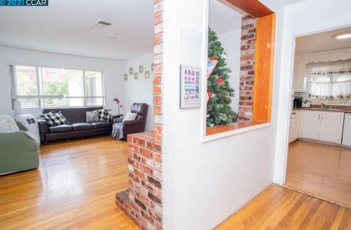 2699 Shamrock Dr, Richmond CA  94806-1555 exterior