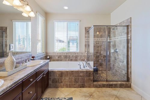 2073 Wyndham Way, Lodi CA  95242-4807 exterior
