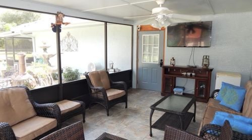 17639 Palamino Lk Dr, Dade City FL 33523-1949 exterior