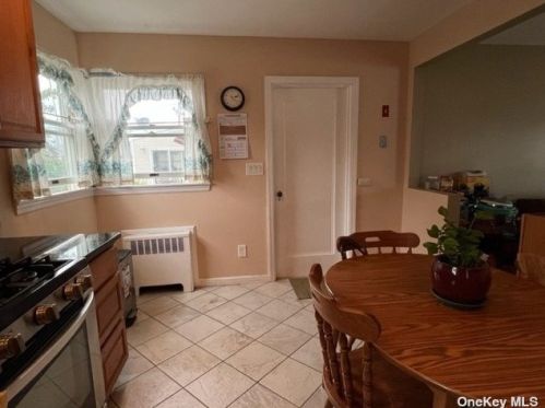 80 Doges Promenade, North Lindenhurst NY  11757-6408 exterior