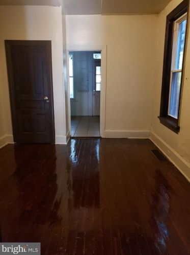 635 Emerald St, Harrisburg, PA 17110-2460
