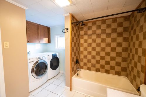 100 Maplewood Ave, Mount Vernon OH  43050-3138 exterior