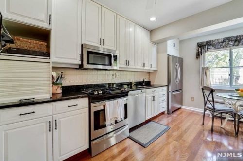 206 Melrose Pl, Ridgewood NJ  07450-4122 exterior