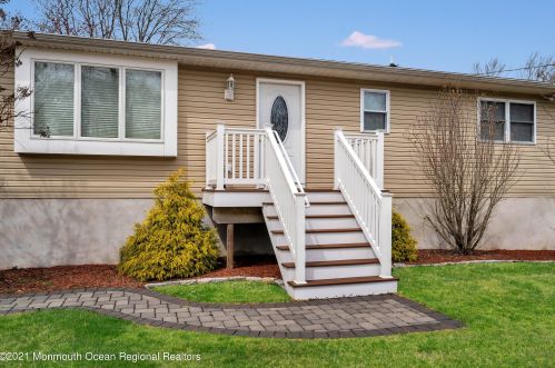 74 Venice Dr, Bricktown NJ  08723-6977 exterior