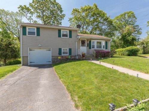 59 Robincrest Dr, Waterbury, CT 06708-2423