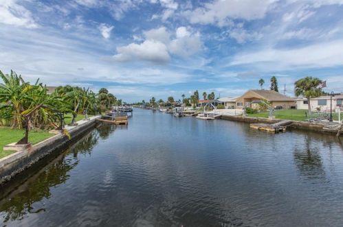 4141 Headsail Dr, New Port Richey, FL 34652-4463