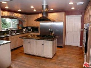 1248 Rocky Rd, Simi Valley CA  93063-4835 exterior