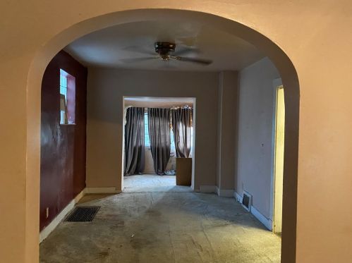 730 Adelaide St, Pittsburgh PA  15219-5714 exterior