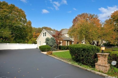 8 Sunwood Dr, Miller Place, NY 11764-2634