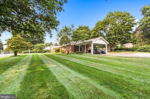 125 Dixie Dr, Red Lion PA  17356-1110 exterior