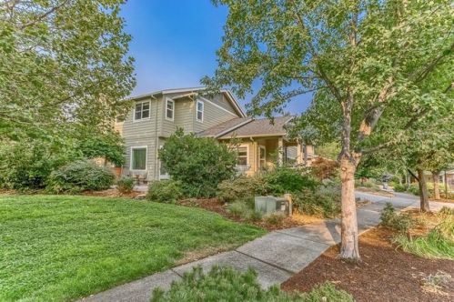 2704 Clay Creek Way, Ashland, OR 97520-8605