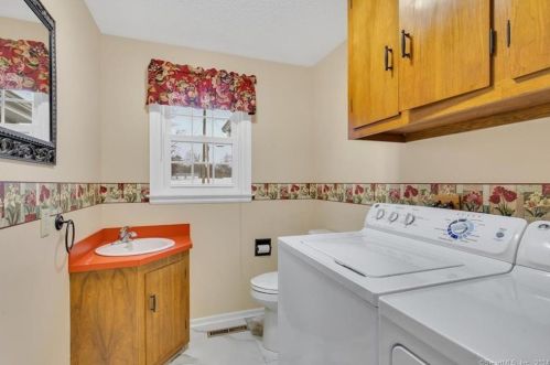 24 Cleveland St, Plainville CT  06062-1227 exterior
