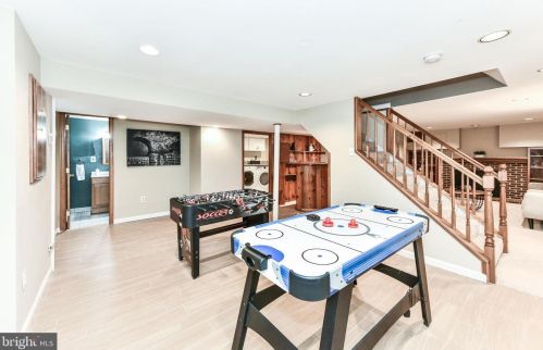 3027 Crane Dr, Falls Church VA  22042-3004 exterior
