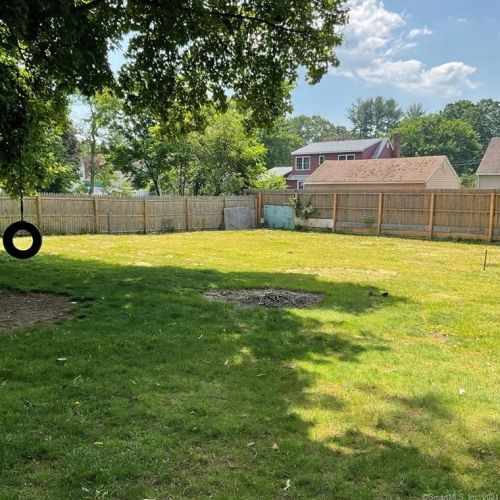 429 Elm St, Windsor Locks CT  06096-1604 exterior