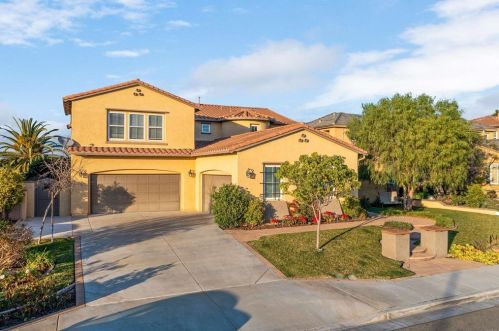 1050 Straightaway Ct, Oceanside CA  92057-1949 exterior