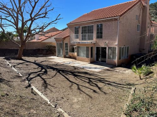 28870 Woodside Dr, Santa Clarita, CA 91390-1294