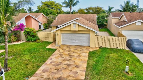 1055 20th Ave, Delray Beach, FL 33445-2547