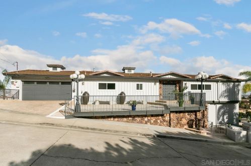 2125 Locust St, San Diego CA  92106-1622 exterior