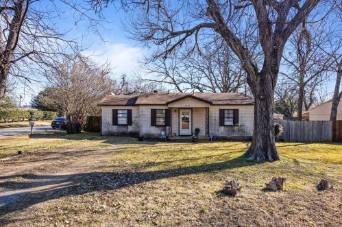 3732 Tarrant Main St, Euless, TX 76040-7230