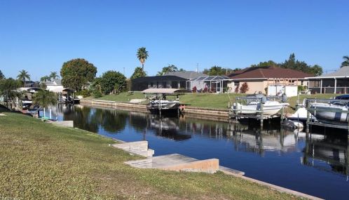 1123 14th St, Cape Coral, FL 33990-3718