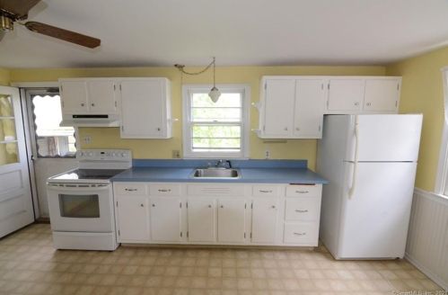 300 Middletown Ave, Hartford, CT 06109-3806