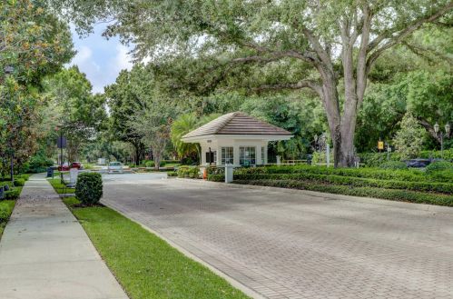 5810 Dixie Bell Rd, West Palm Beach, FL 33418-7746