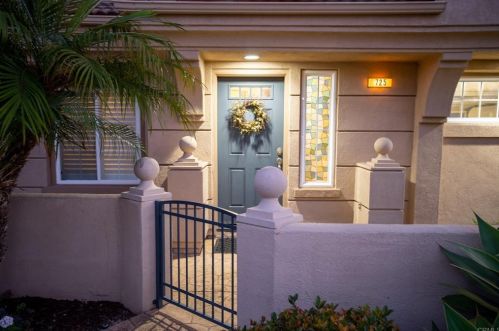 725 Cleveland St, Oceanside, CA 92054-2157