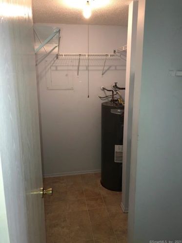 22 Heather Rdg, Huntington CT  06484-4682 exterior