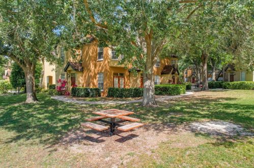6384 Raleigh St, Orlando, FL 32835-5636