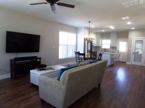 215 8th St, Webberville TX  78621-1612 exterior
