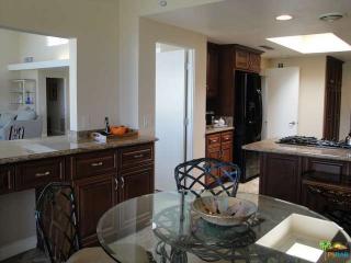 2486 Madrona Dr, Palm Springs CA  92264-9517 exterior