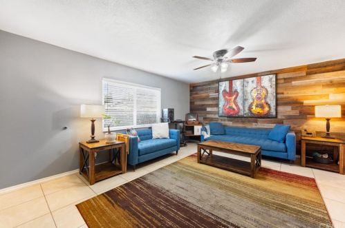 1247 21st St, Long Beach, CA 90810-3517