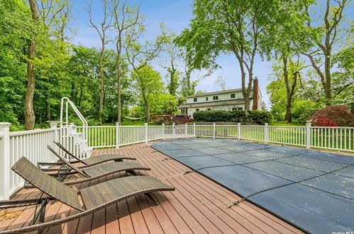 37 Kivy St, Huntington Station NY  11746-2044 exterior