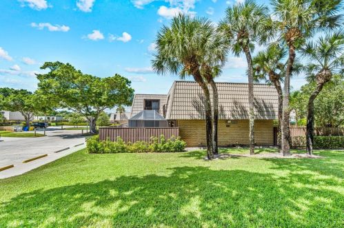 5039 50th Way, West Palm Beach, FL 33409-7141